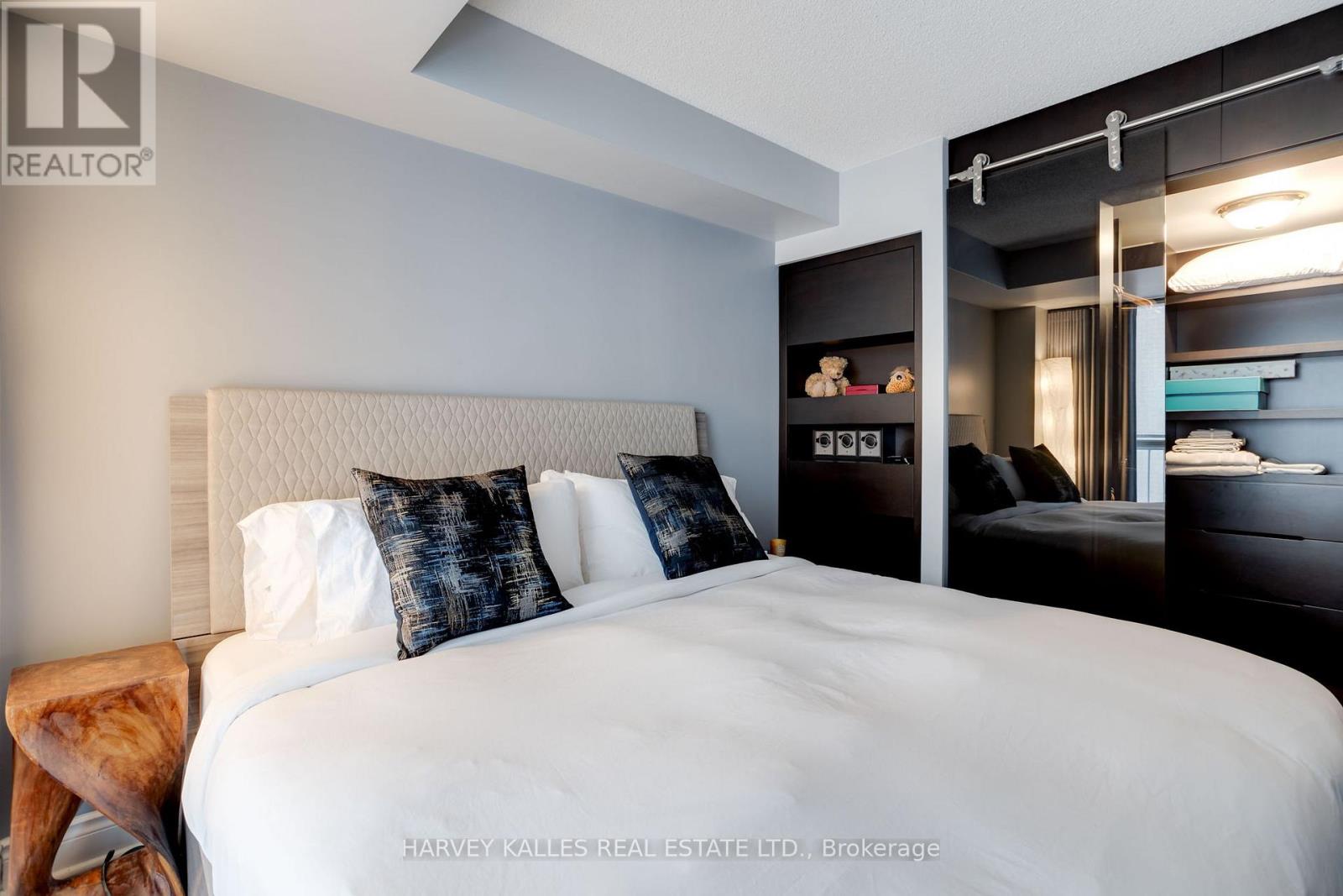 703 - 80 CUMBERLAND STREET