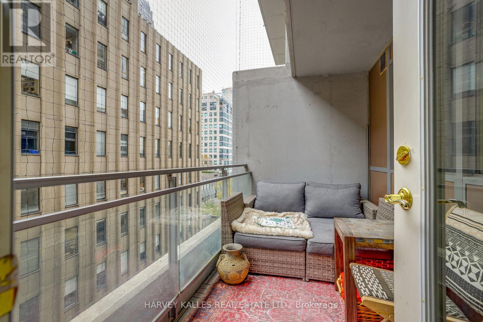 703 - 80 CUMBERLAND STREET