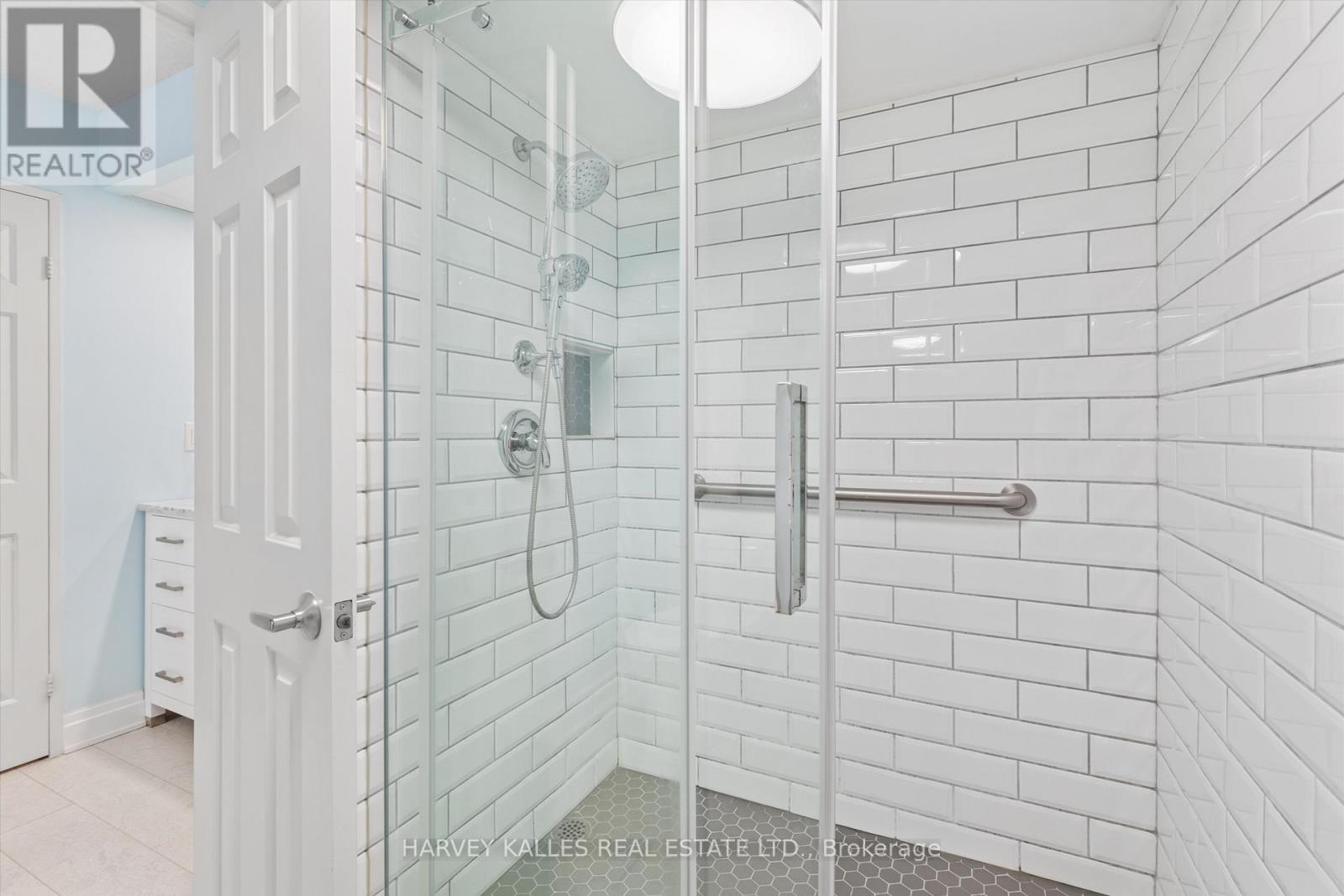 1205 - 131 BEECROFT ROAD