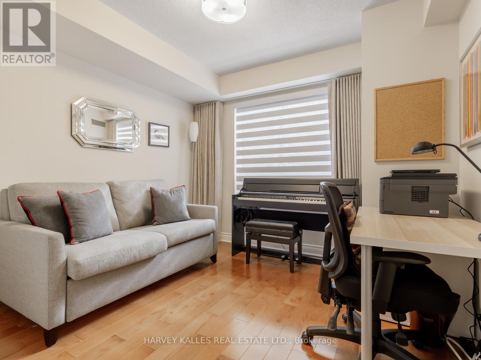 402 - 12 REAN DRIVE