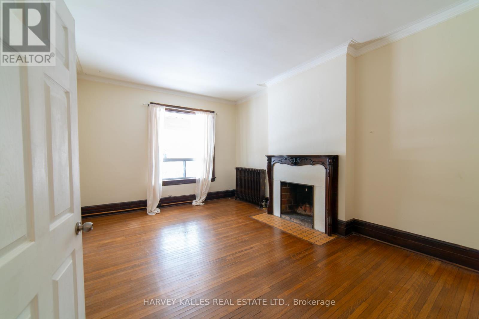 200 - 678 HURON STREET