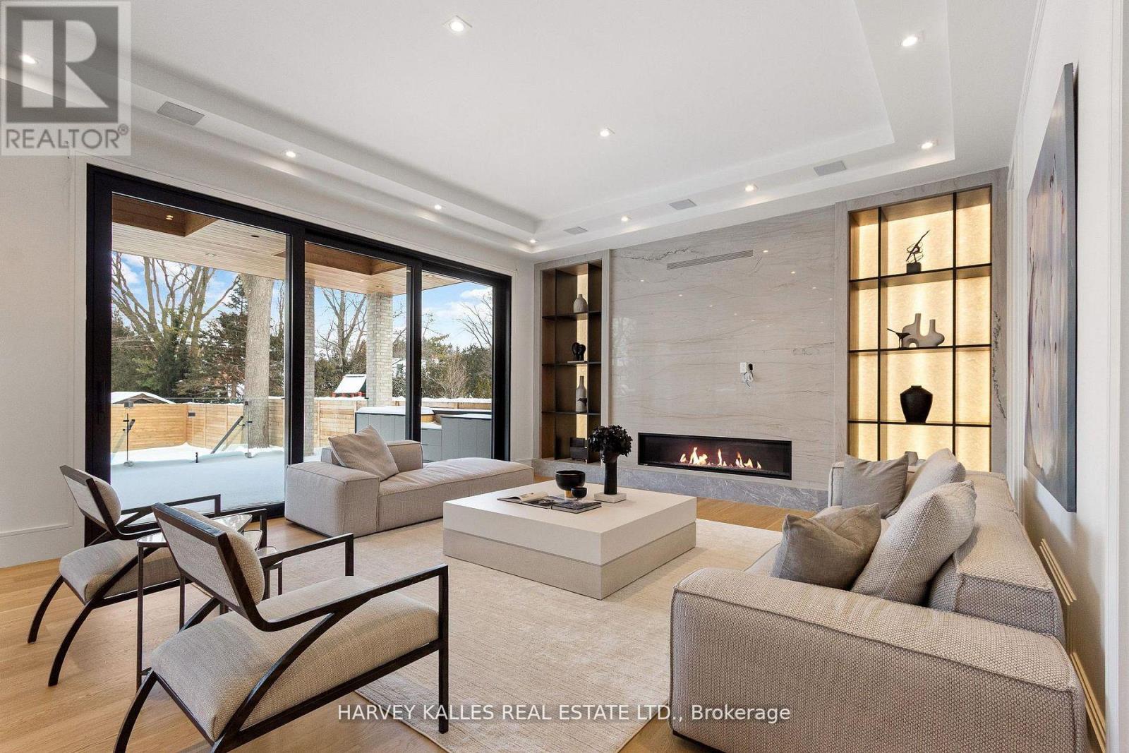 370 GLENGROVE AVENUE W