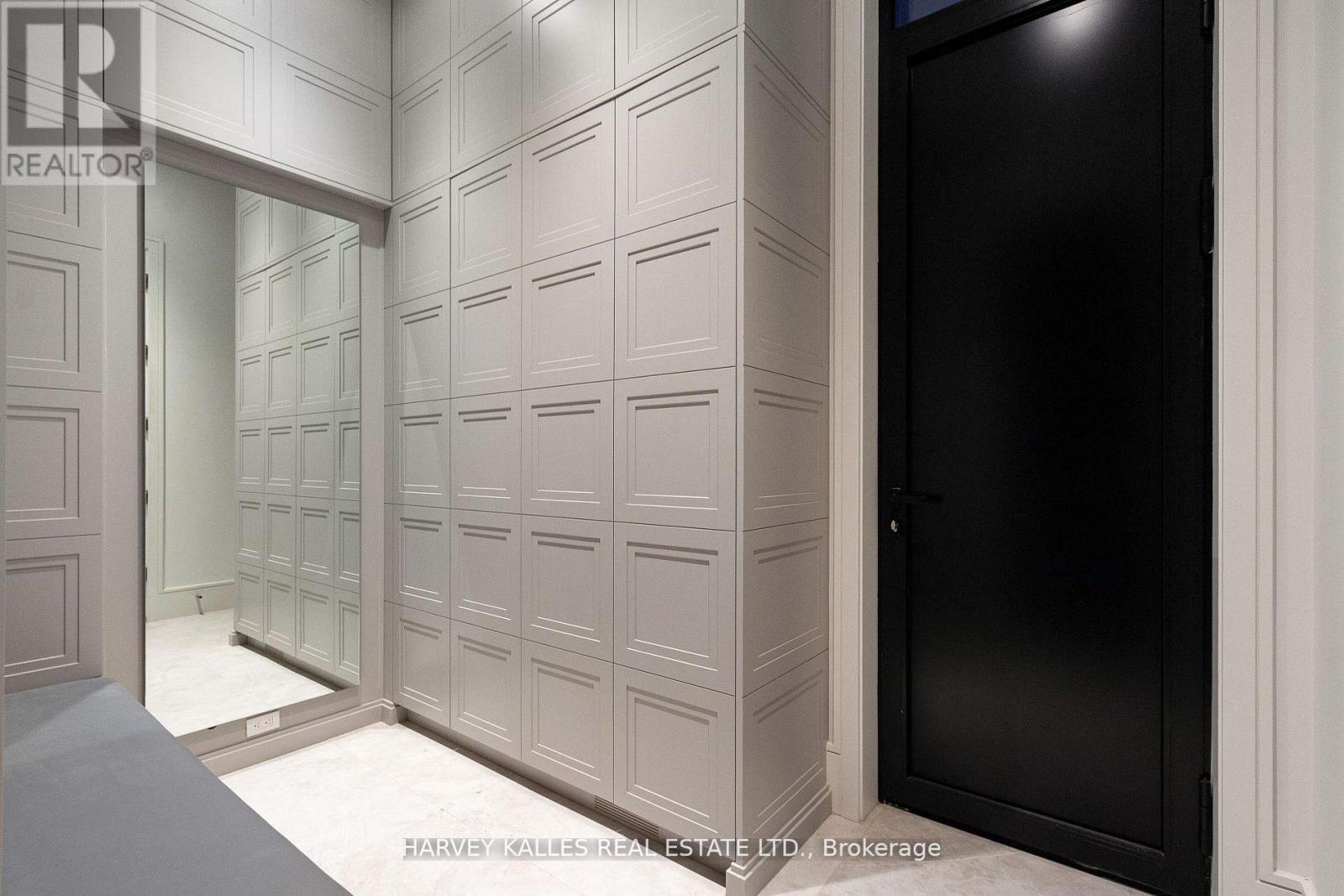 370 GLENGROVE AVENUE W