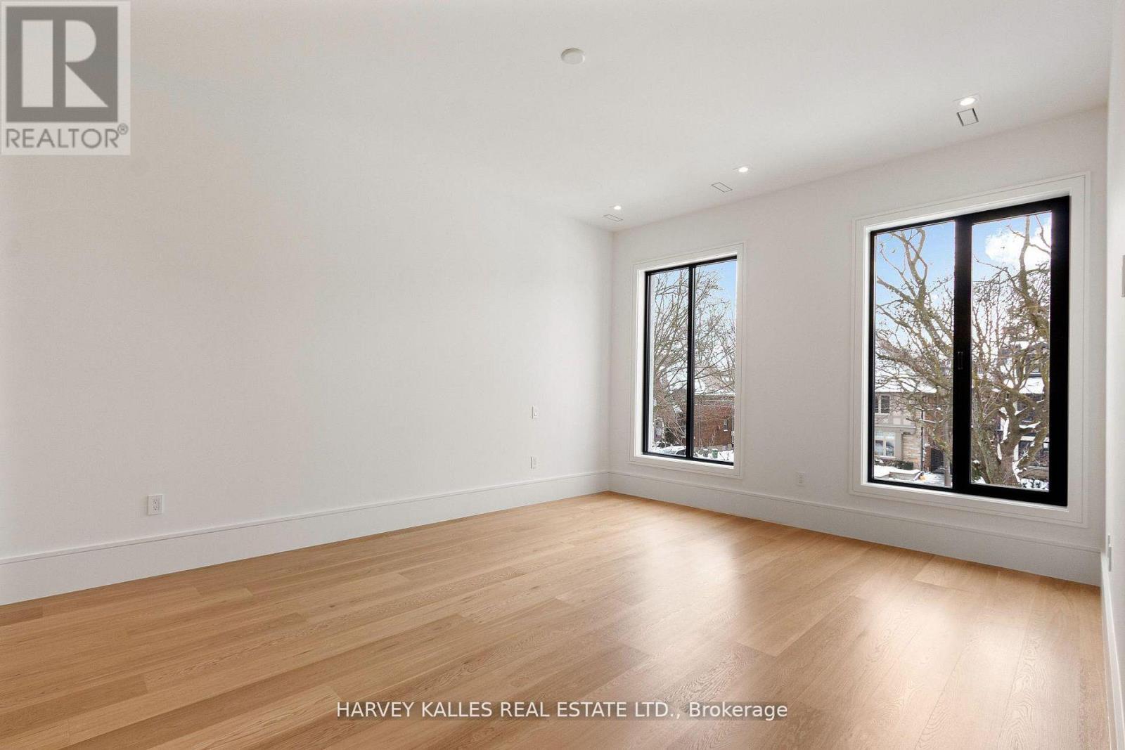 370 GLENGROVE AVENUE W