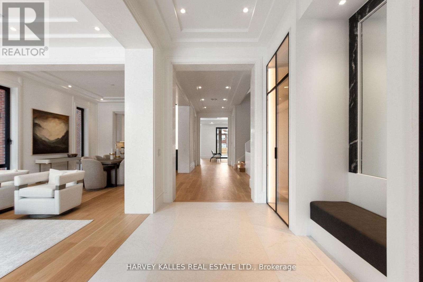 370 GLENGROVE AVENUE W