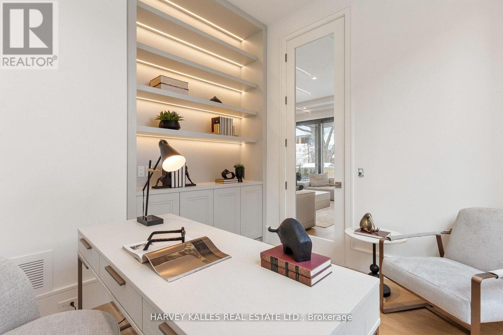 370 GLENGROVE AVENUE W