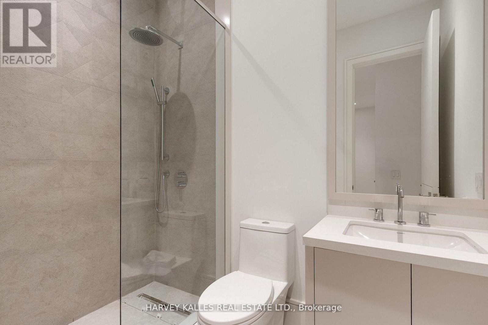 370 GLENGROVE AVENUE W