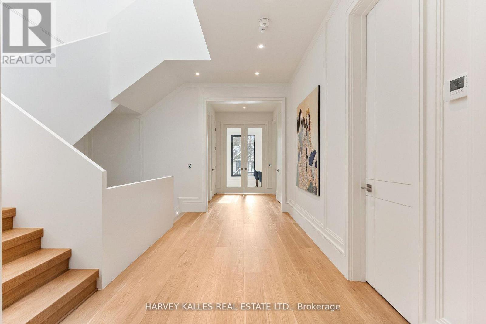 370 GLENGROVE AVENUE W