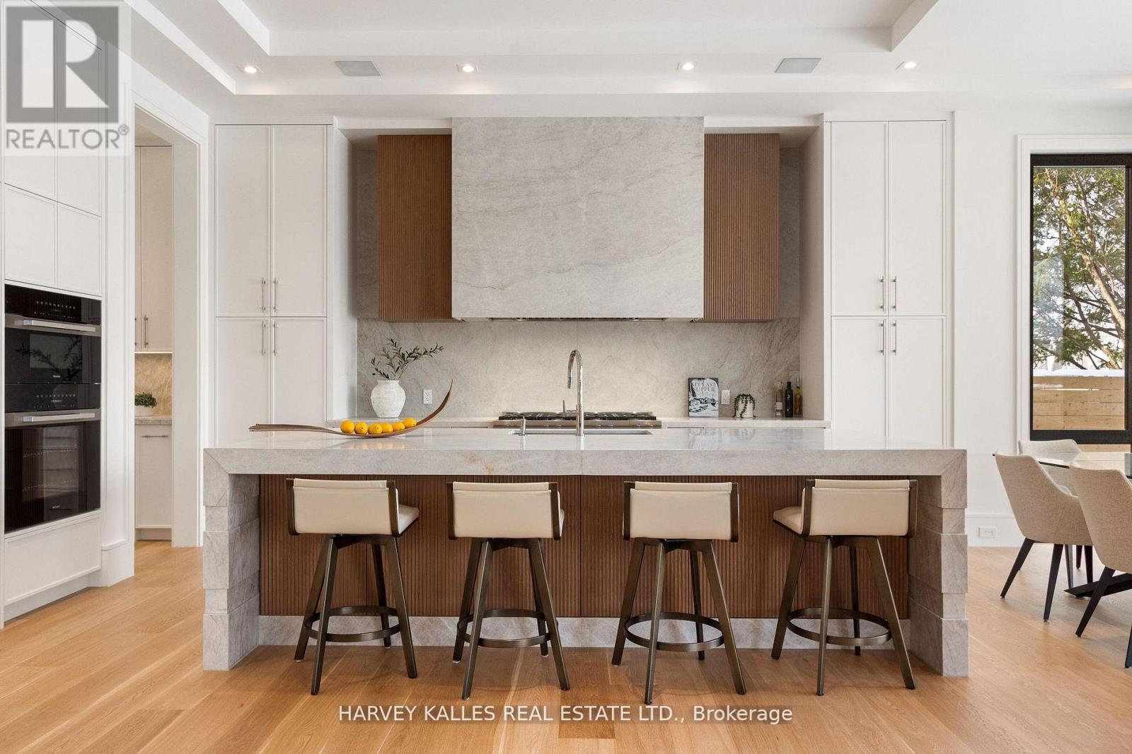 370 GLENGROVE AVENUE W