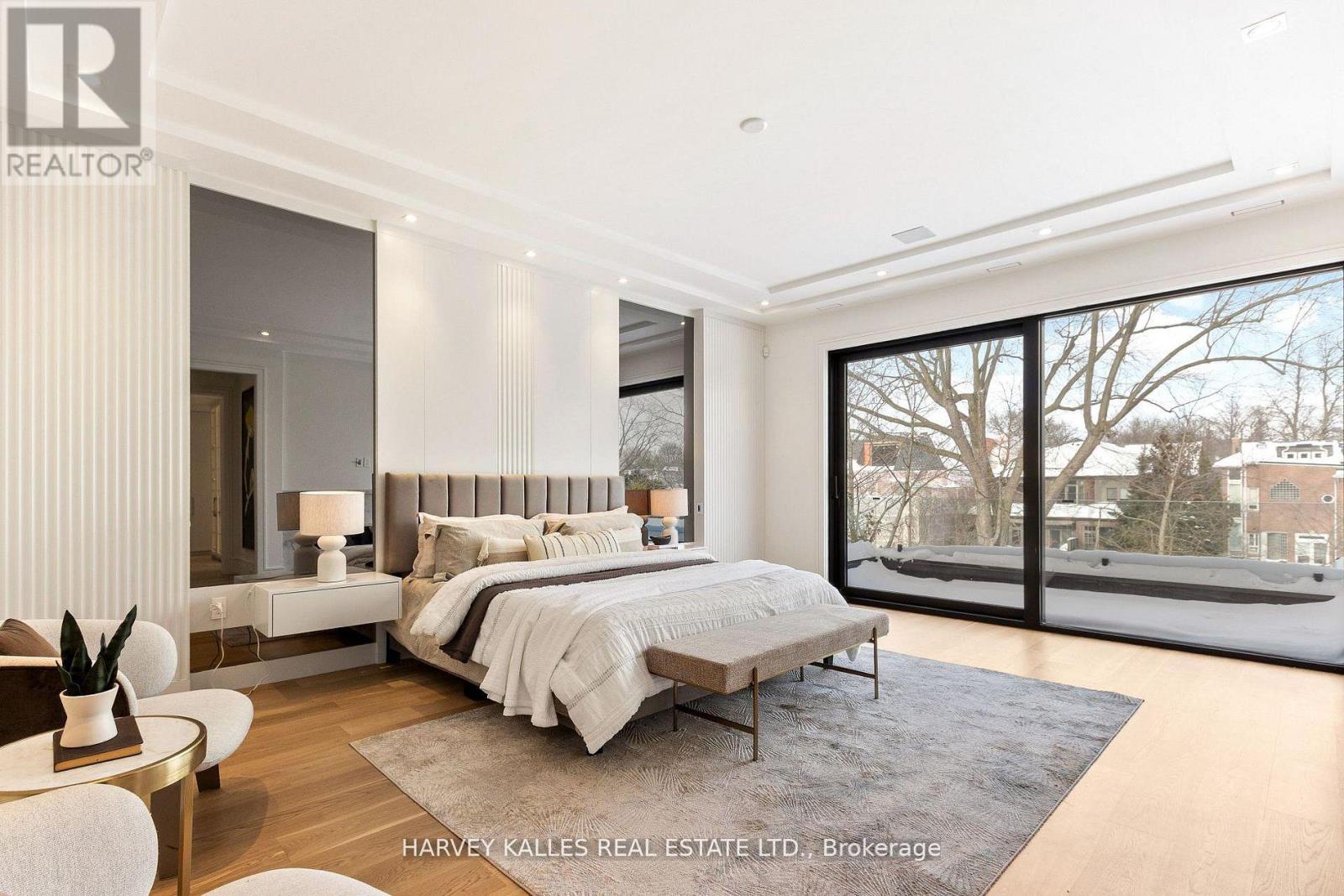 370 GLENGROVE AVENUE W