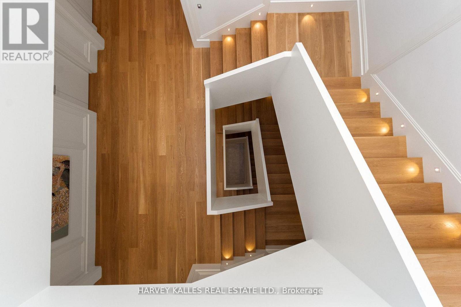 370 GLENGROVE AVENUE W