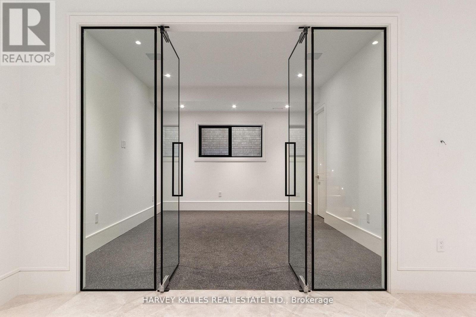 370 GLENGROVE AVENUE W