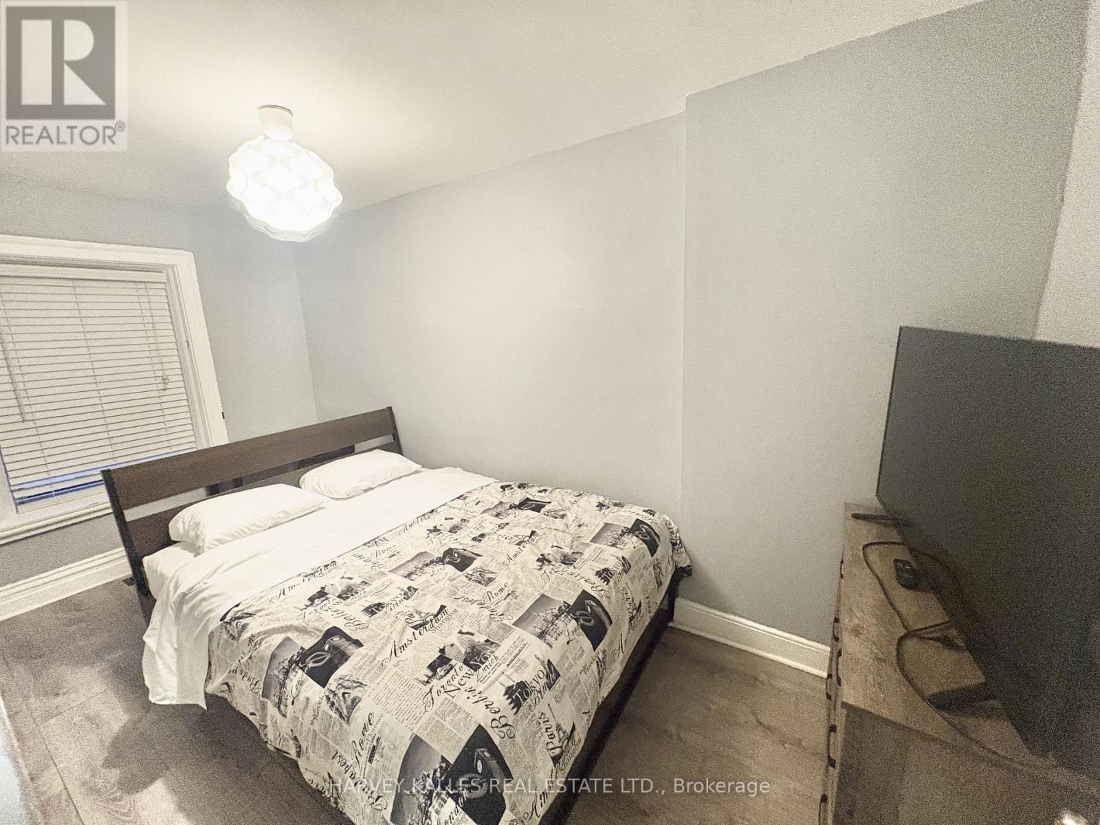 2 - 11 SAINT PATRICKS SQUARE