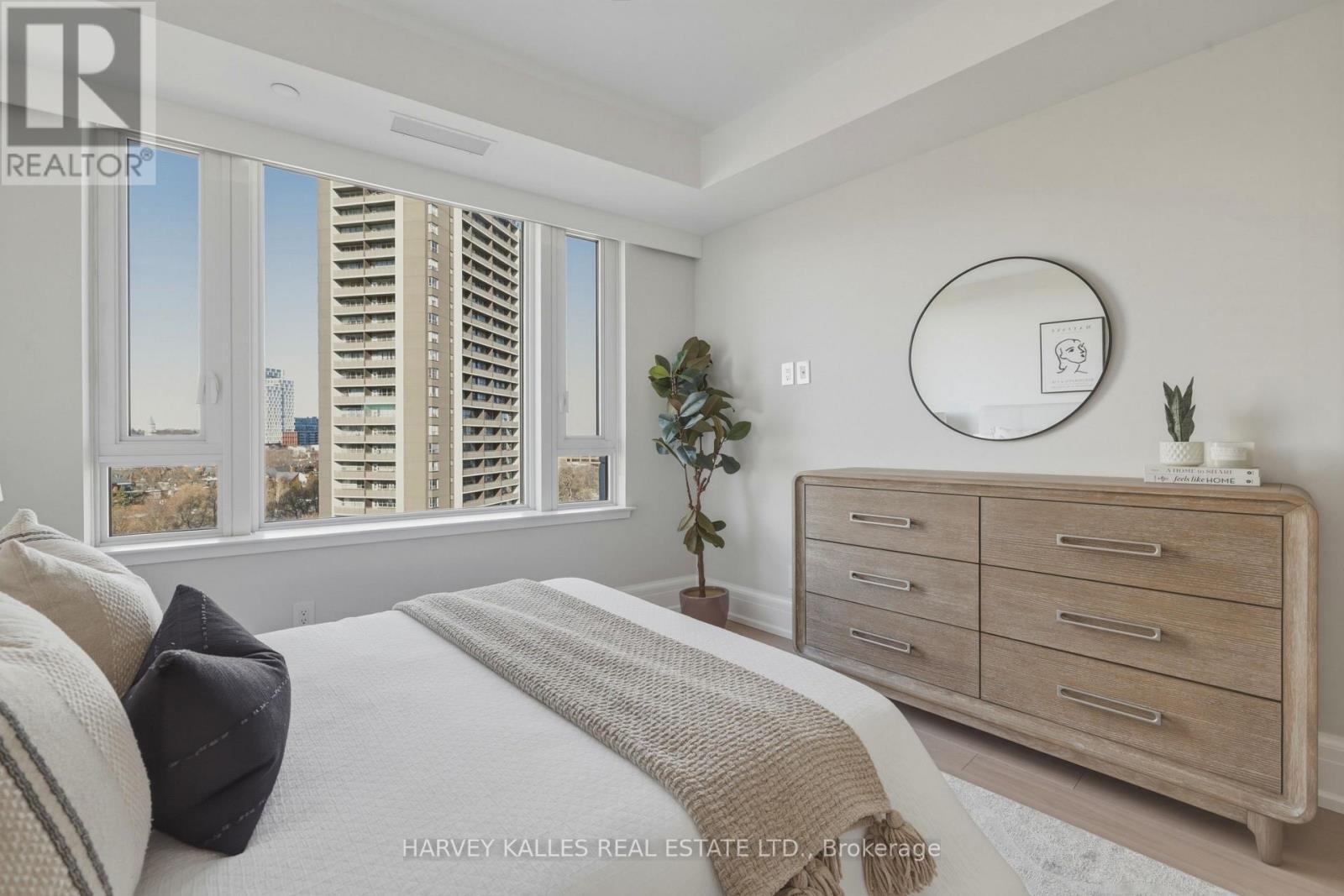 808 - 181 DAVENPORT ROAD