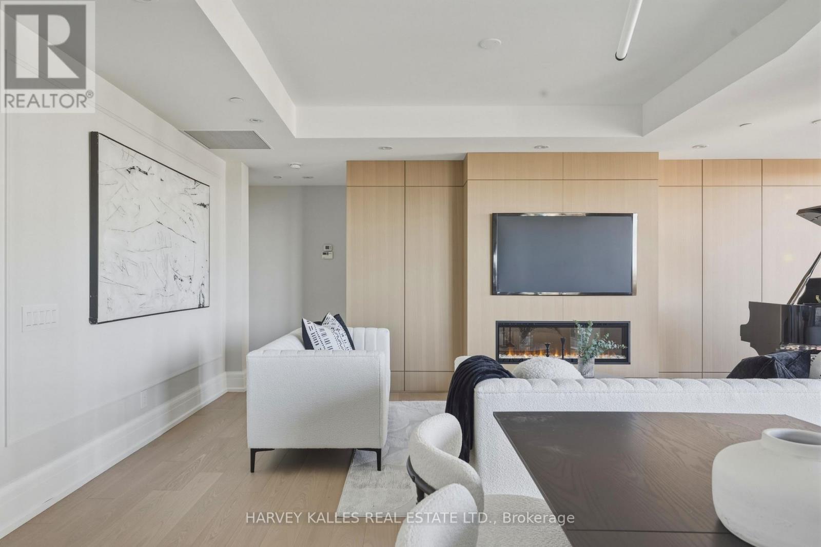 808 - 181 DAVENPORT ROAD