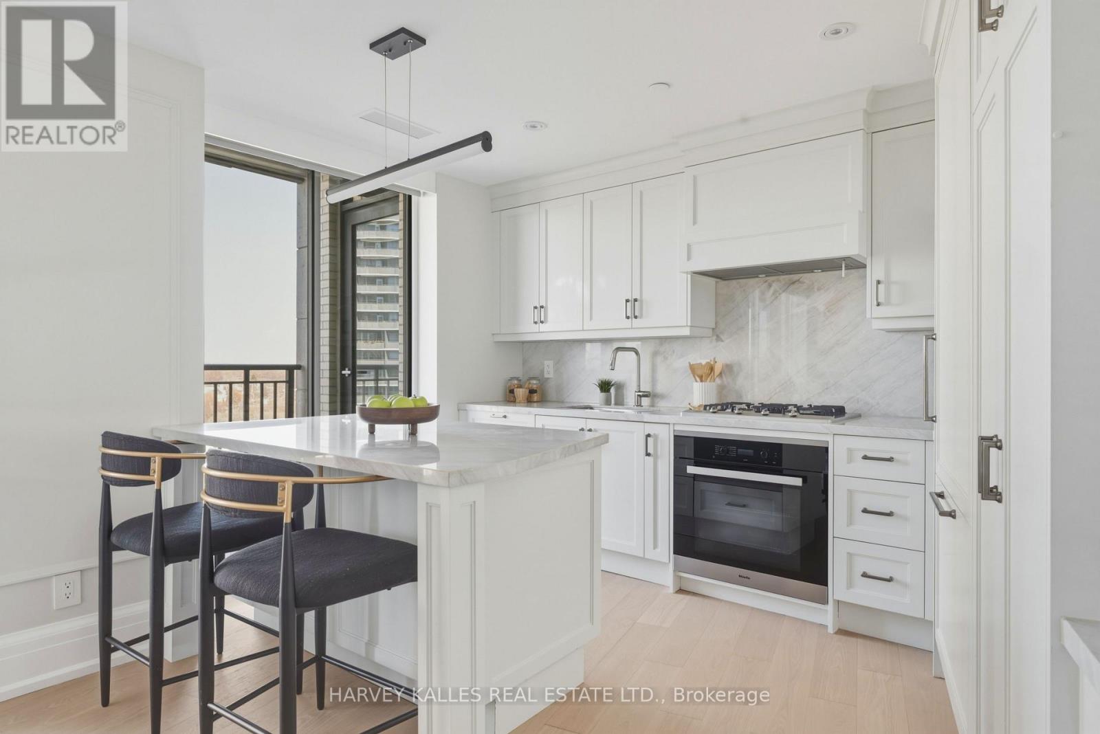 808 - 181 DAVENPORT ROAD