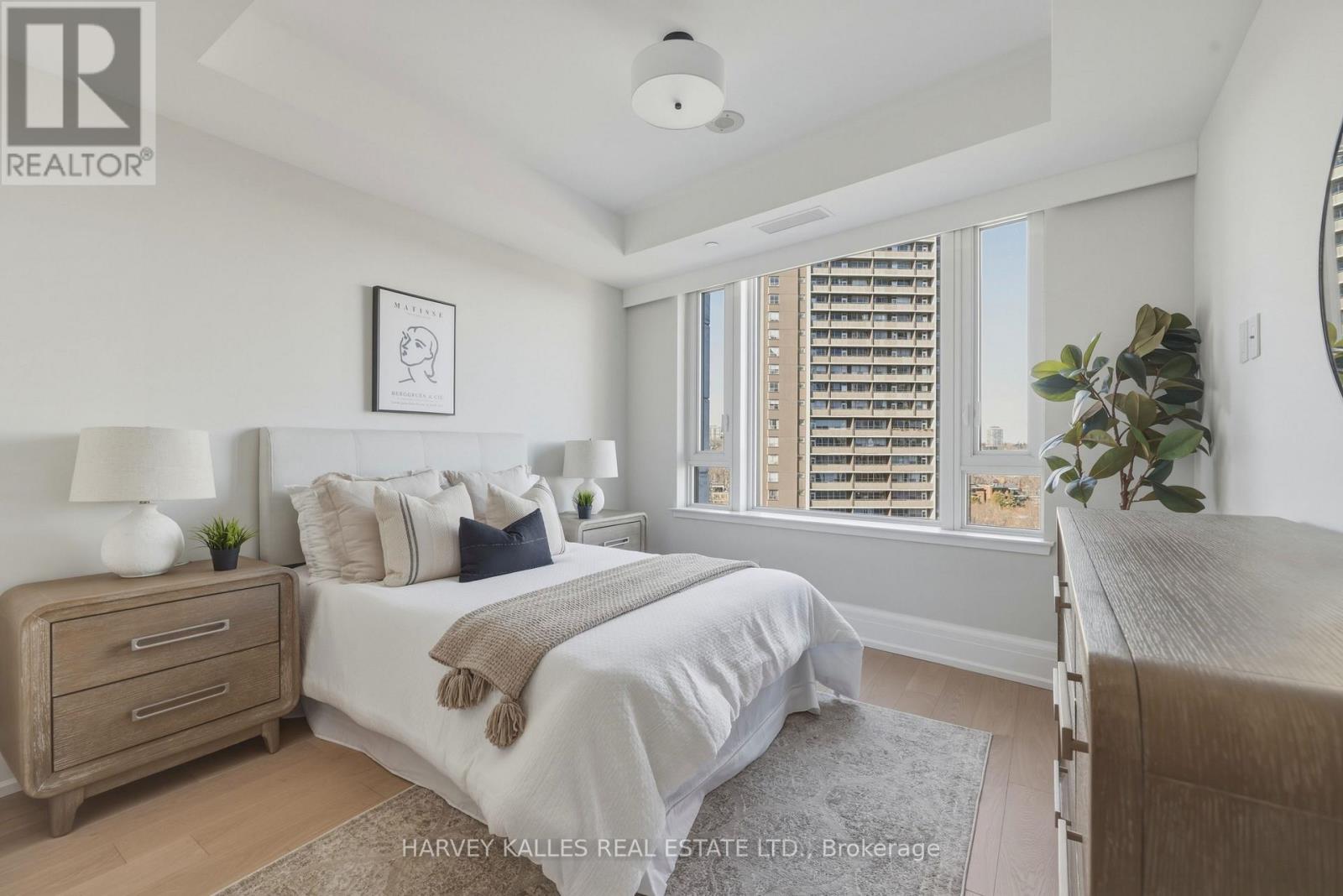 808 - 181 DAVENPORT ROAD