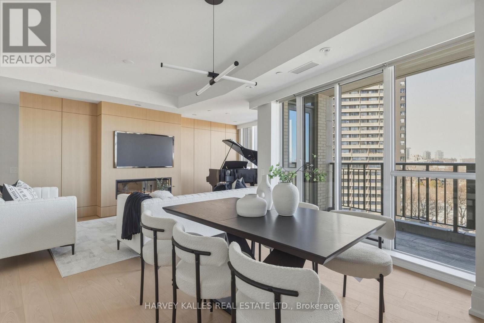 808 - 181 DAVENPORT ROAD