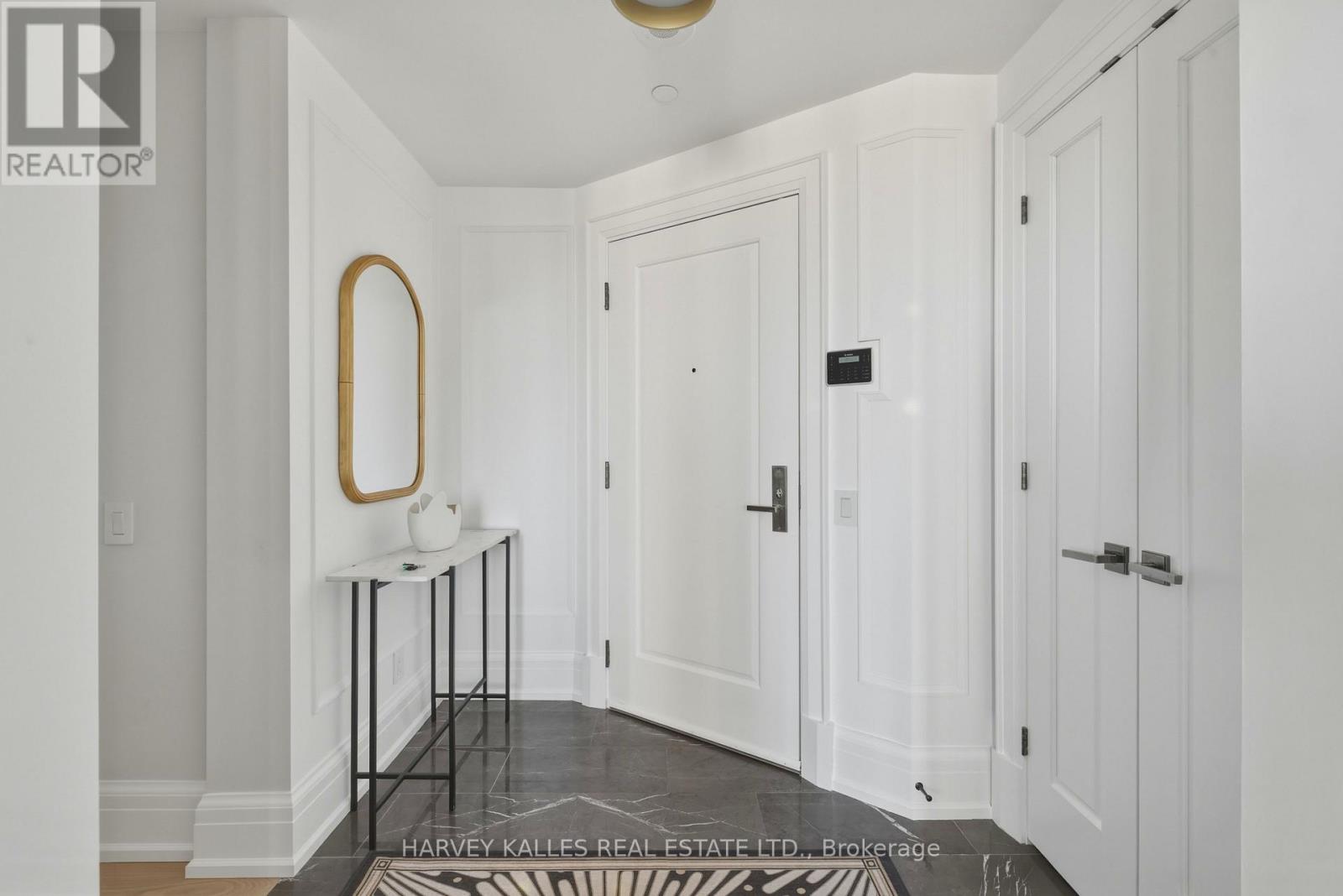 808 - 181 DAVENPORT ROAD