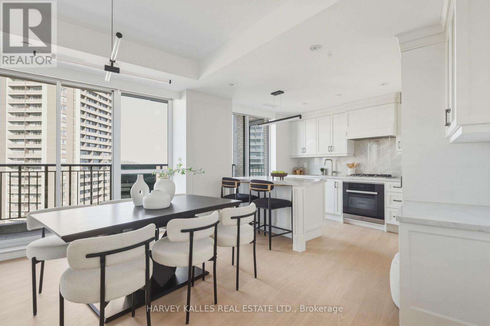 808 - 181 DAVENPORT ROAD