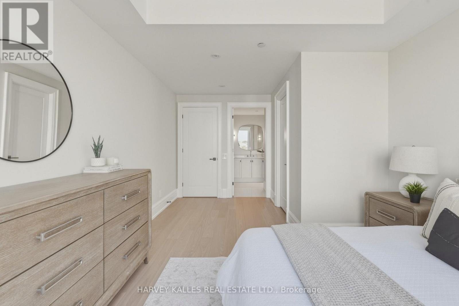 808 - 181 DAVENPORT ROAD