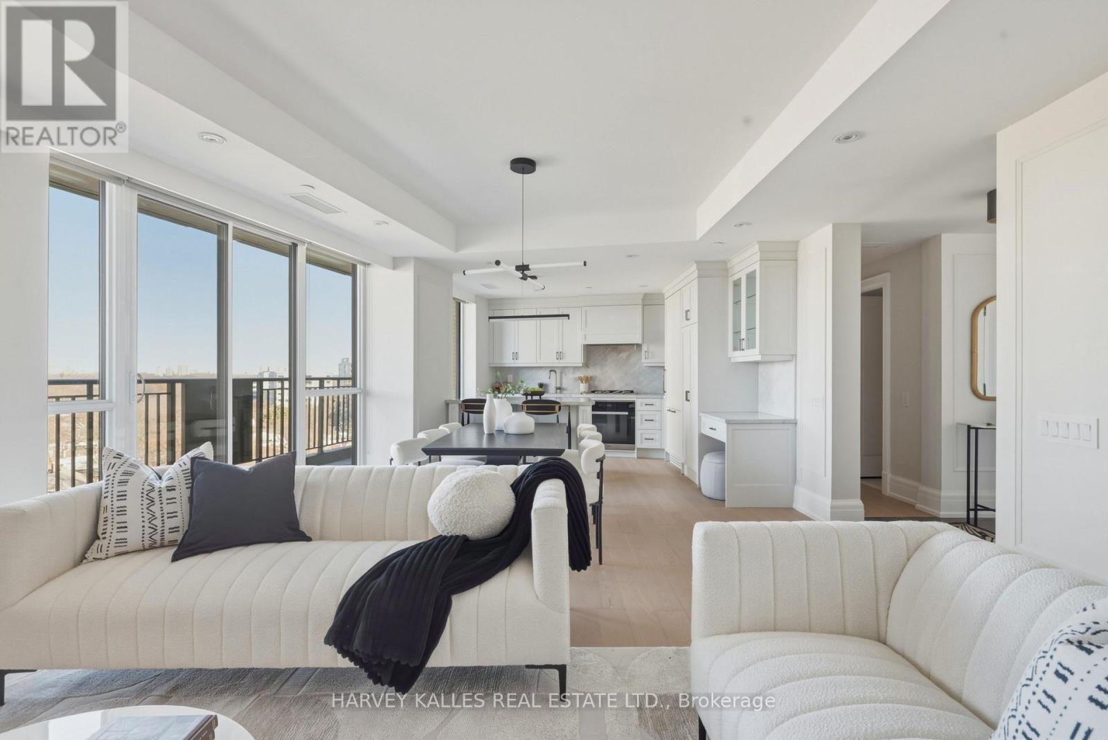 808 - 181 DAVENPORT ROAD