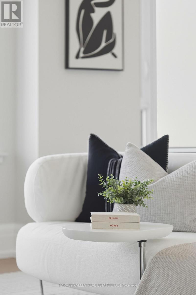 808 - 181 DAVENPORT ROAD