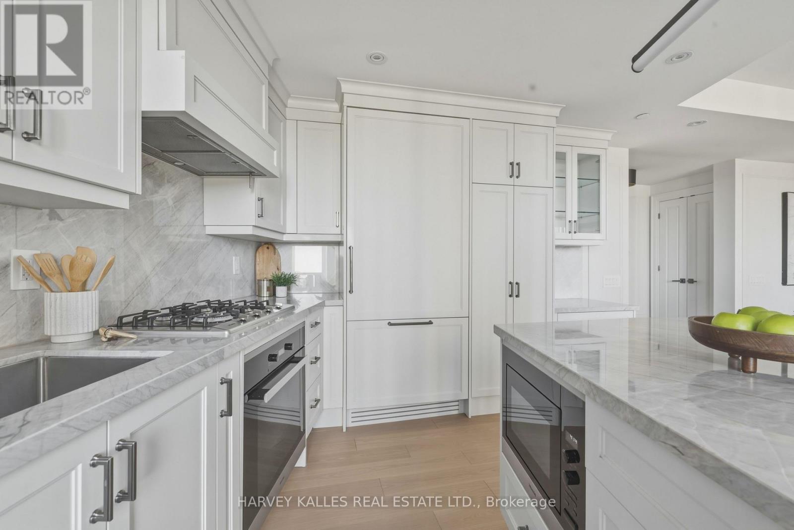 808 - 181 DAVENPORT ROAD