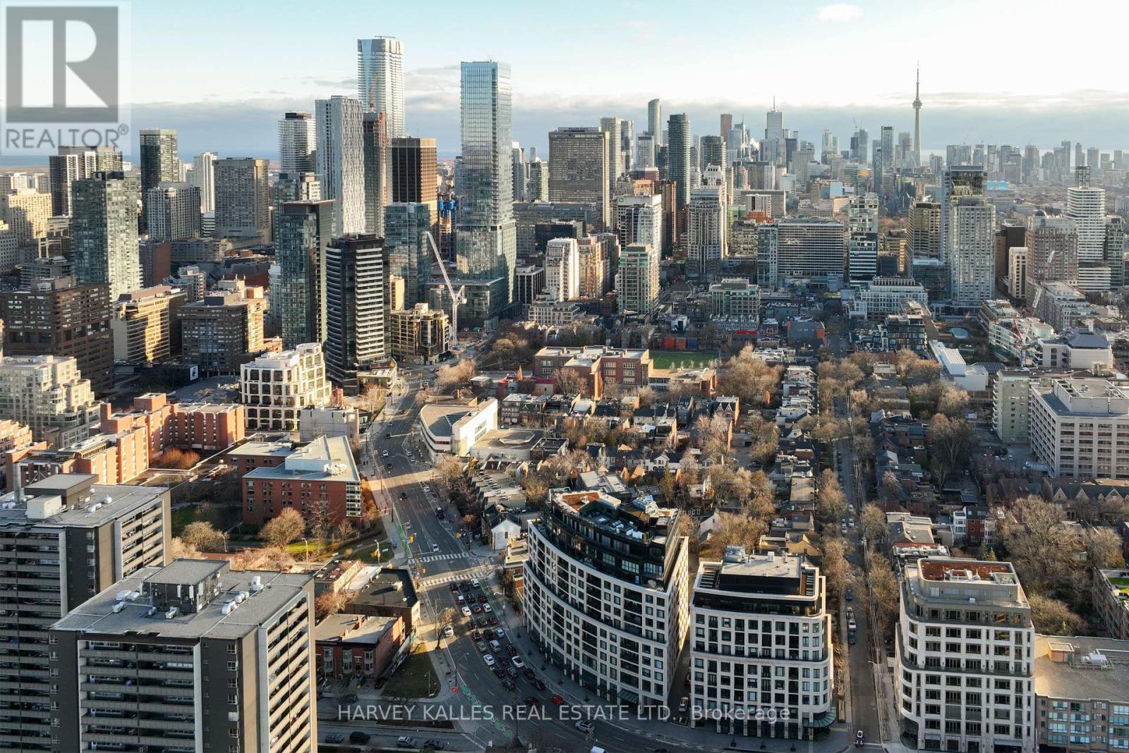 808 - 181 DAVENPORT ROAD