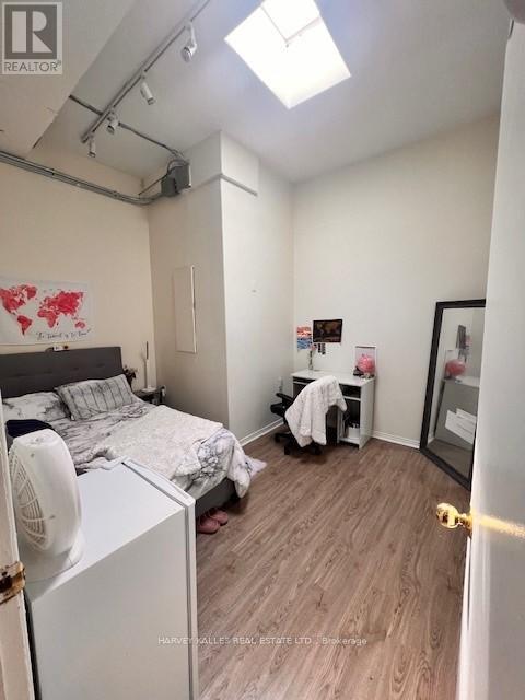 ROOM 1 - 605 BLOOR STREET