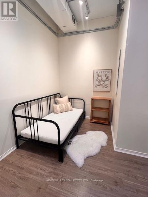 ROOM 1 - 605 BLOOR STREET
