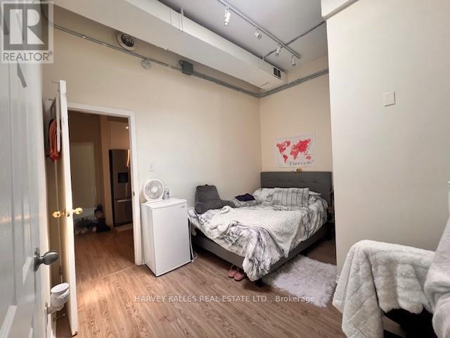 ROOM 1 - 605 BLOOR STREET
