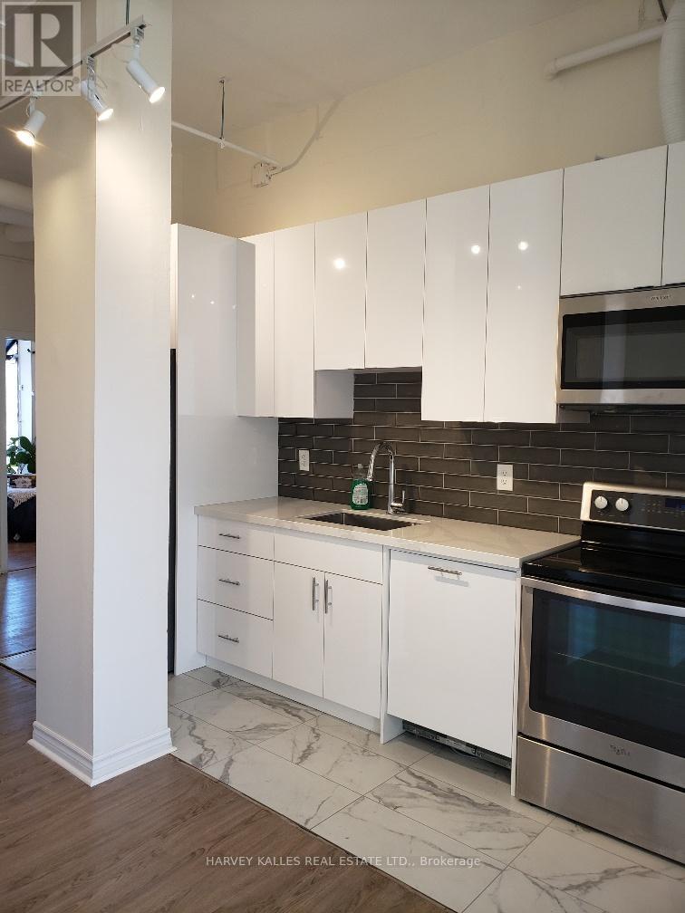 ROOM 1 - 605 BLOOR STREET