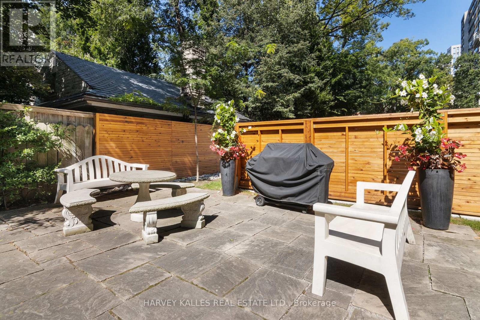 1201 - 500 AVENUE ROAD