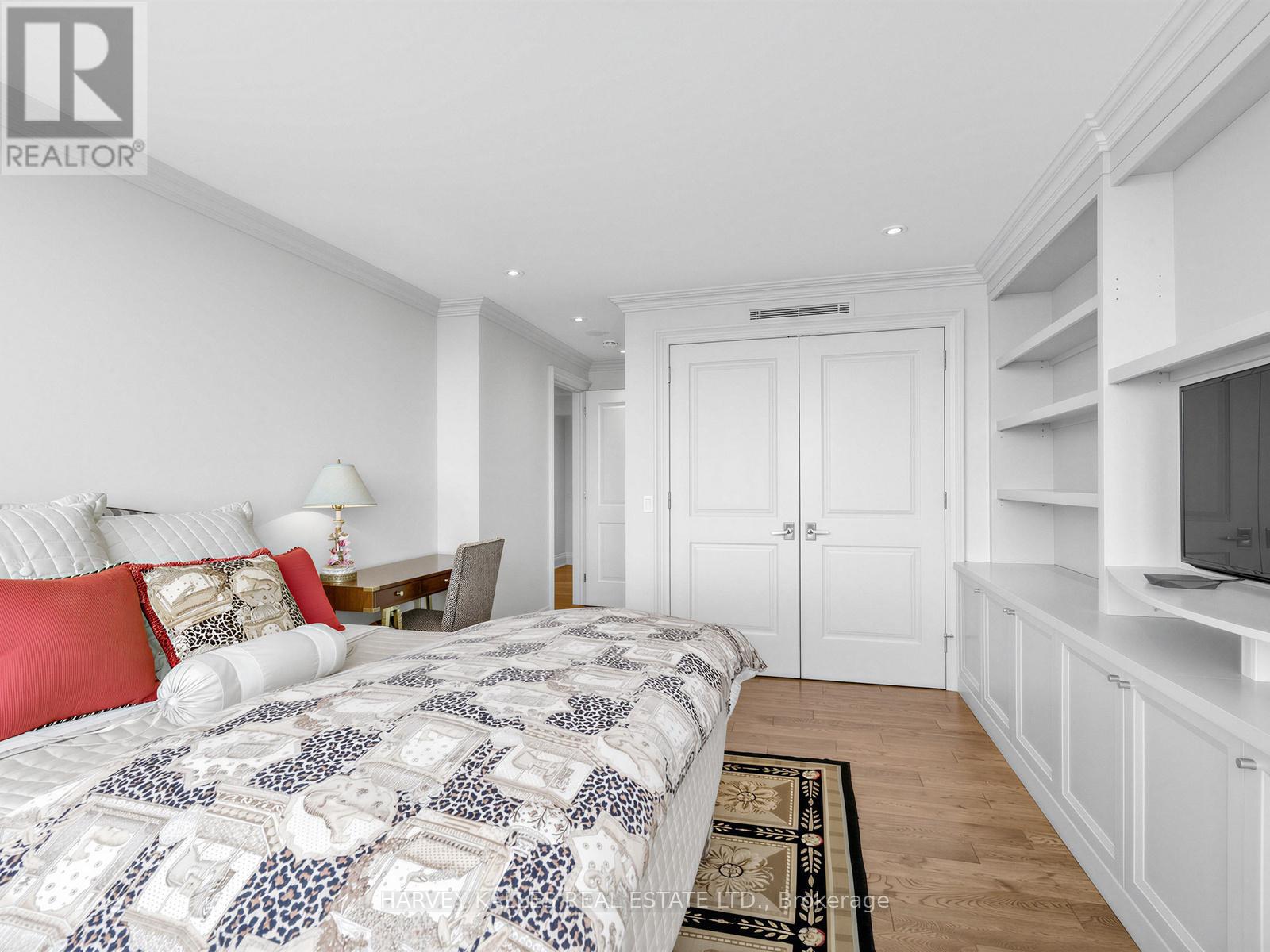 1201 - 500 AVENUE ROAD