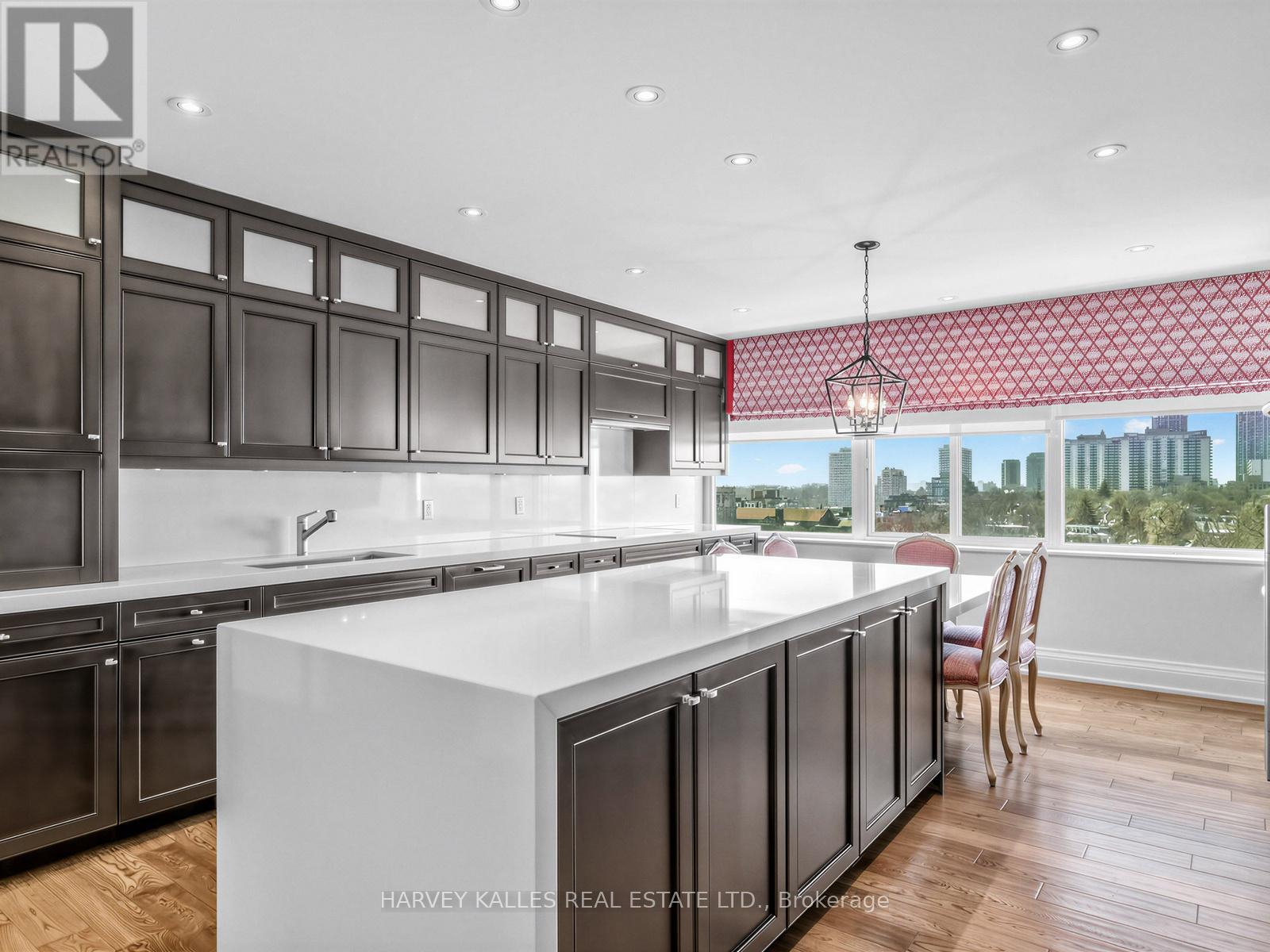 1201 - 500 AVENUE ROAD