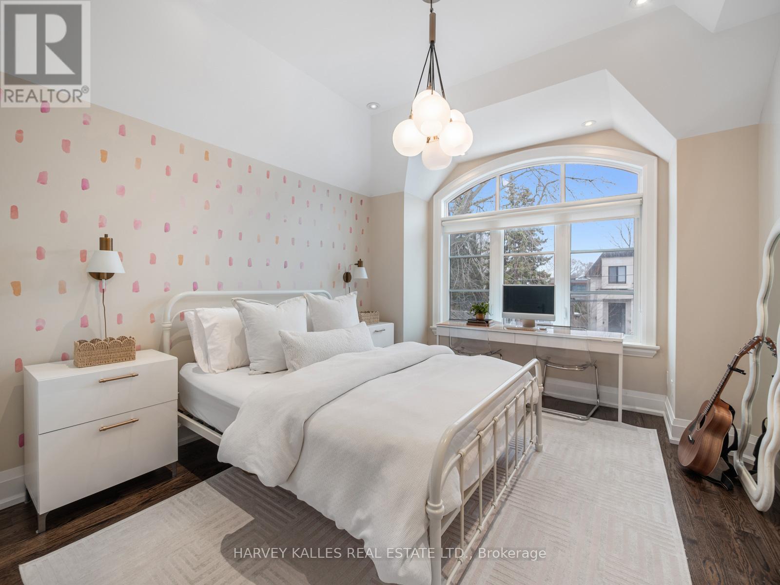 190 CARMICHAEL AVENUE