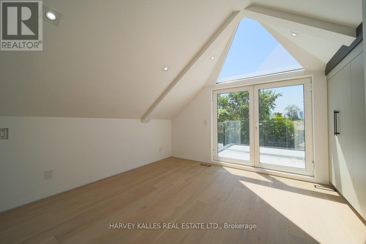 2970A BAYVIEW AVENUE