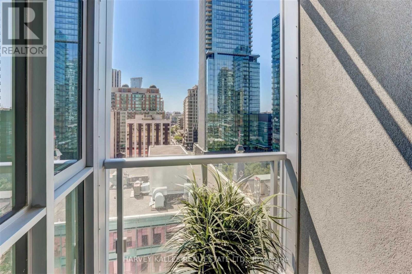 4905 - 1 YORKVILLE AVENUE