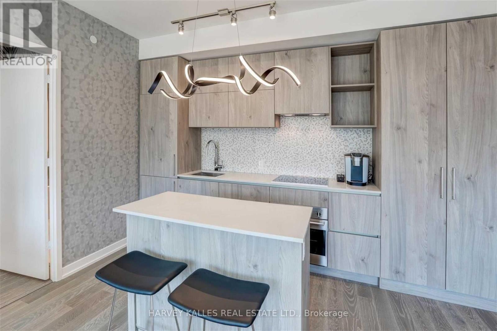 4905 - 1 YORKVILLE AVENUE