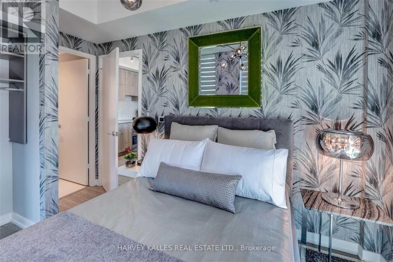 4905 - 1 YORKVILLE AVENUE