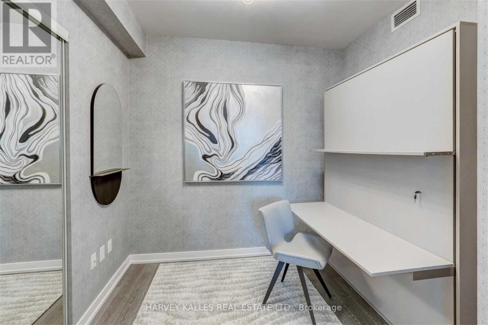 4905 - 1 YORKVILLE AVENUE