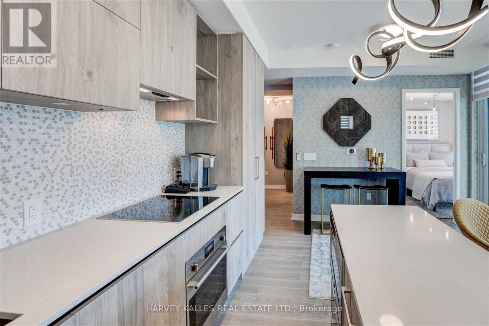 4905 - 1 YORKVILLE AVENUE