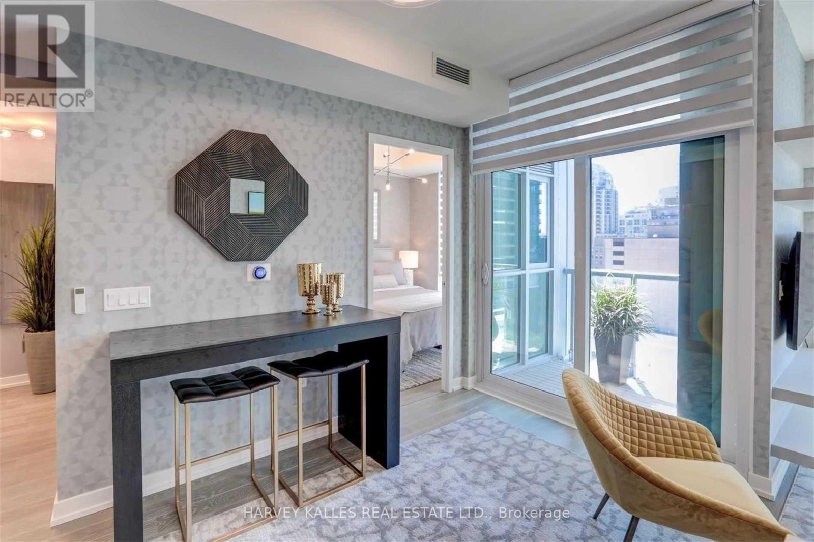 4905 - 1 YORKVILLE AVENUE