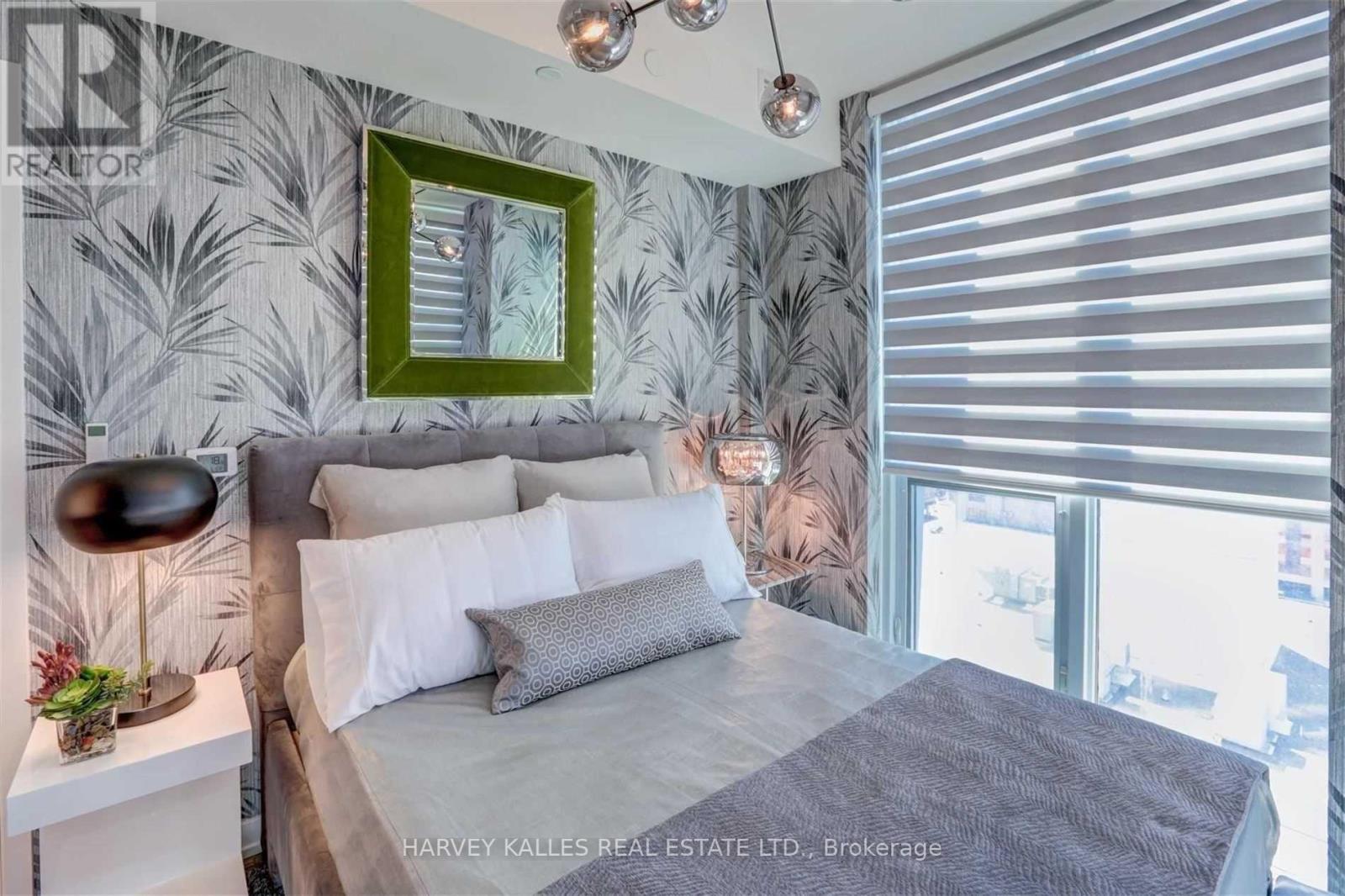 4905 - 1 YORKVILLE AVENUE