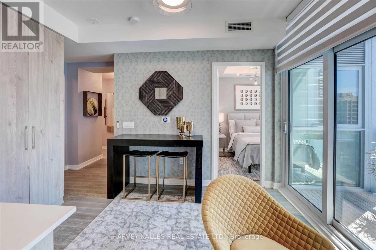 4905 - 1 YORKVILLE AVENUE