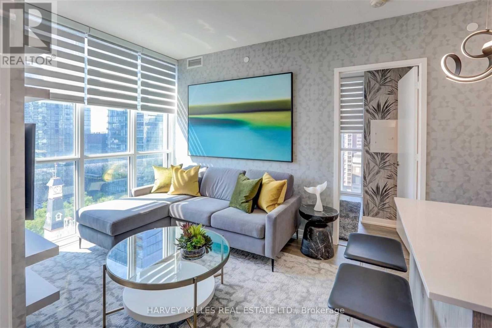 4905 - 1 YORKVILLE AVENUE