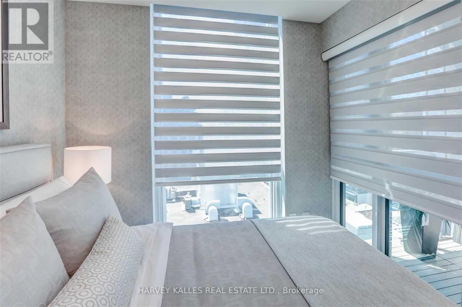 4905 - 1 YORKVILLE AVENUE