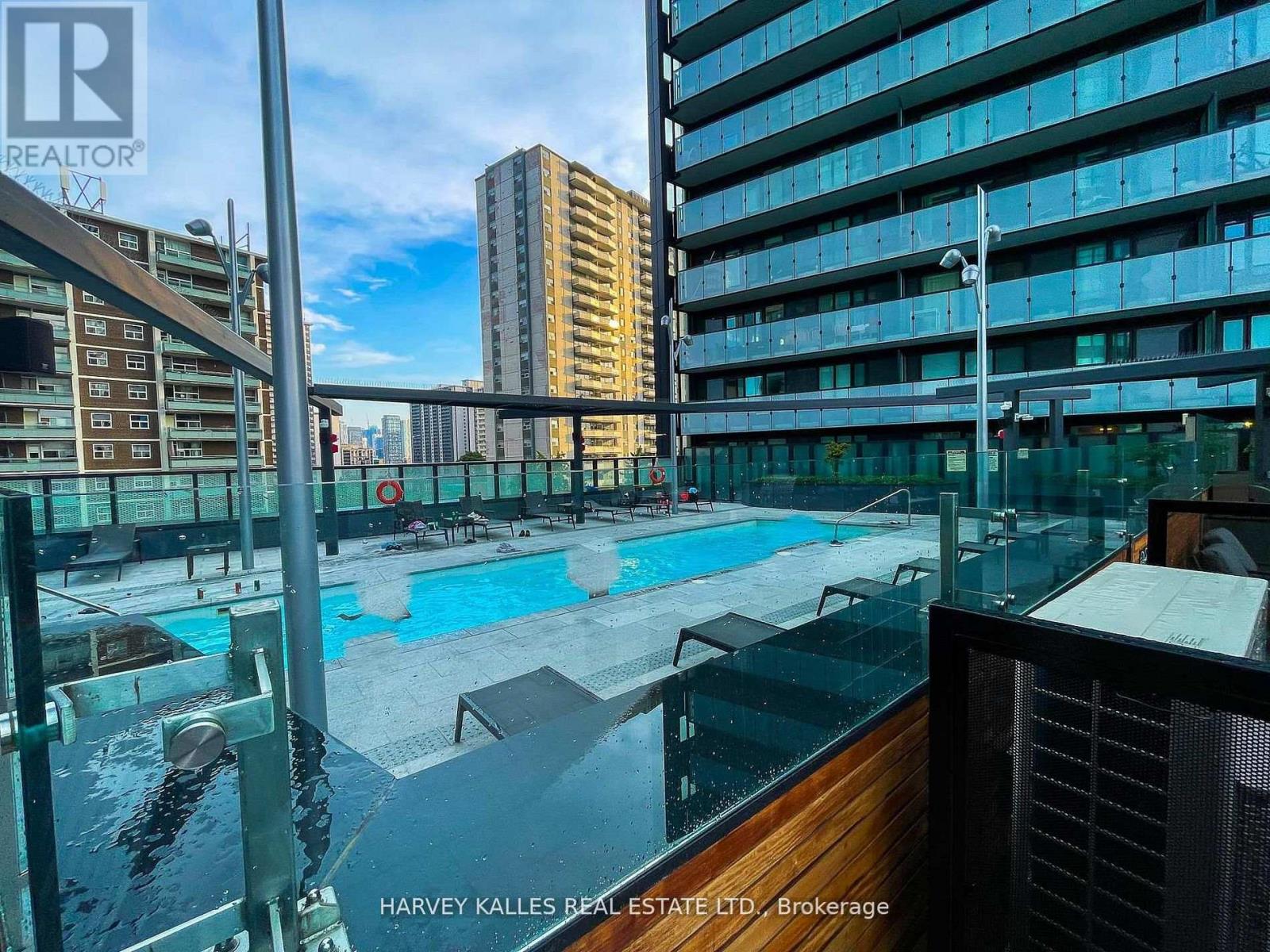 515 - 585 BLOOR STREET E