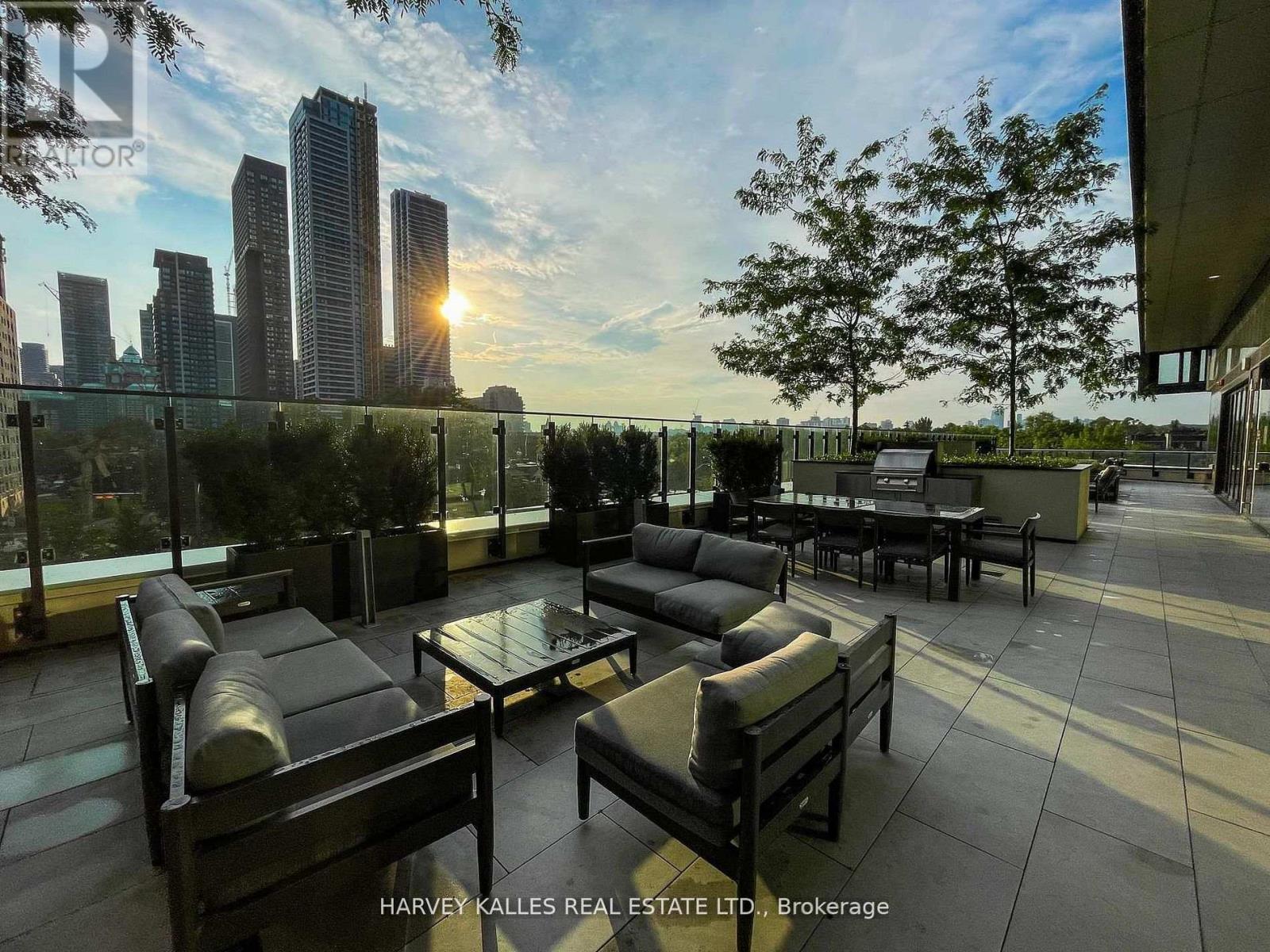 515 - 585 BLOOR STREET E